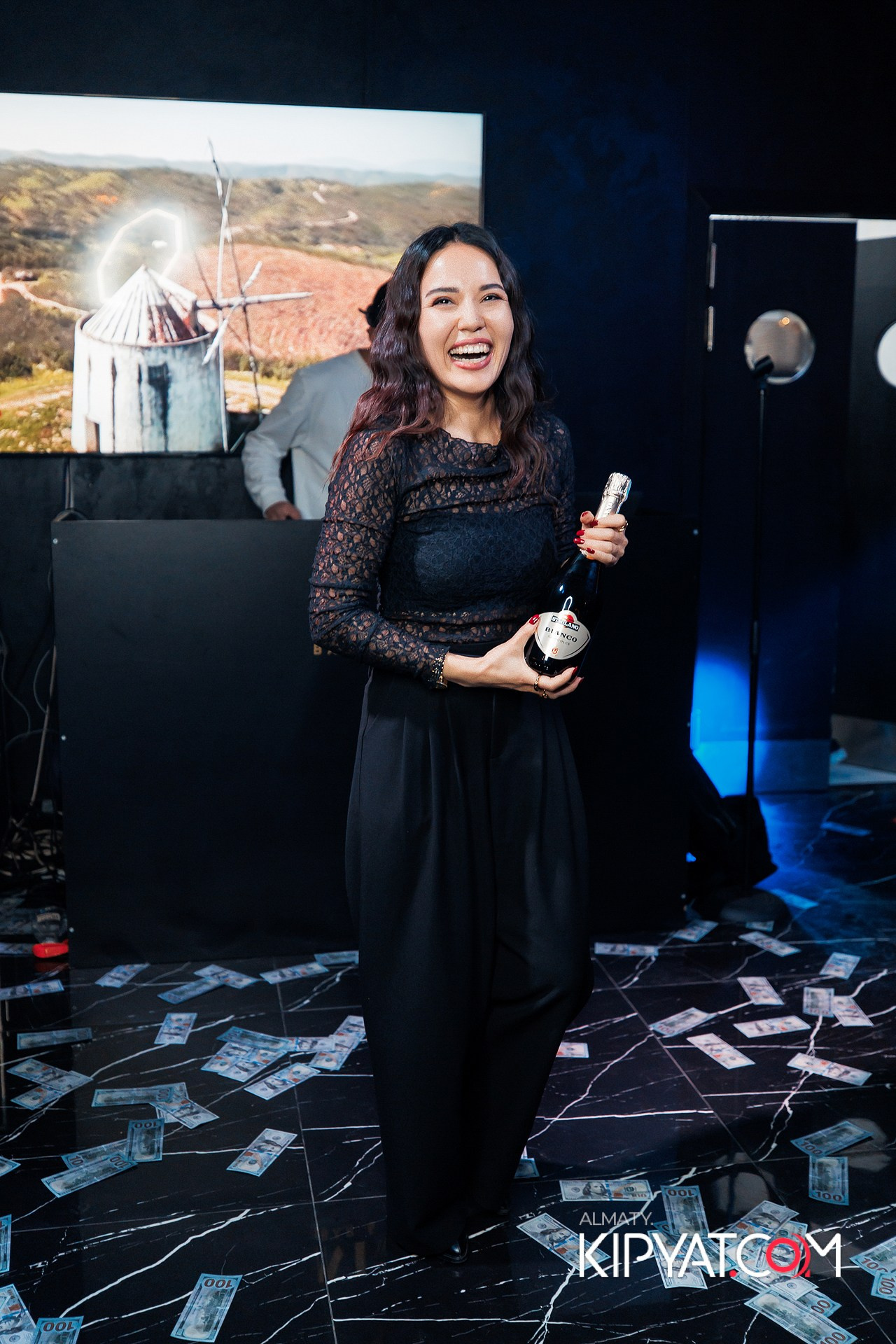 MOOD KARAOKE & TERRACE. КИПЯТКОМ АЛМАТЫ!