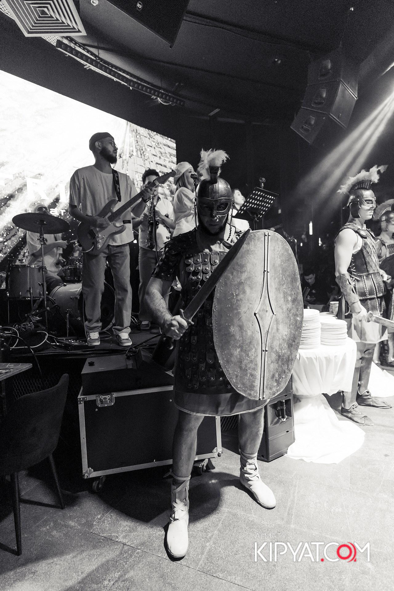 Friends bar & terrace. КИПЯТКОМ АЛМАТЫ!