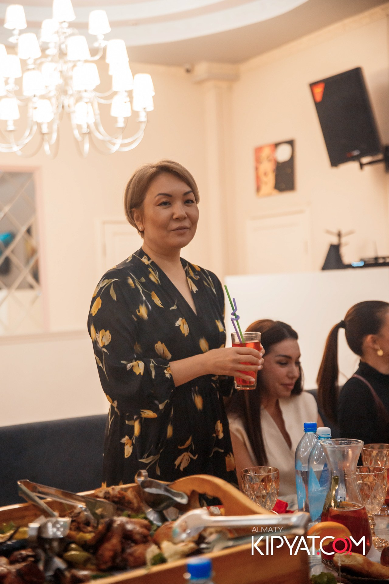 ДЕНЬ РОЖДЕНИЯ КАФЕ ЭСМИРАЛЬДА. КИПЯТКОМ АЛМАТЫ!