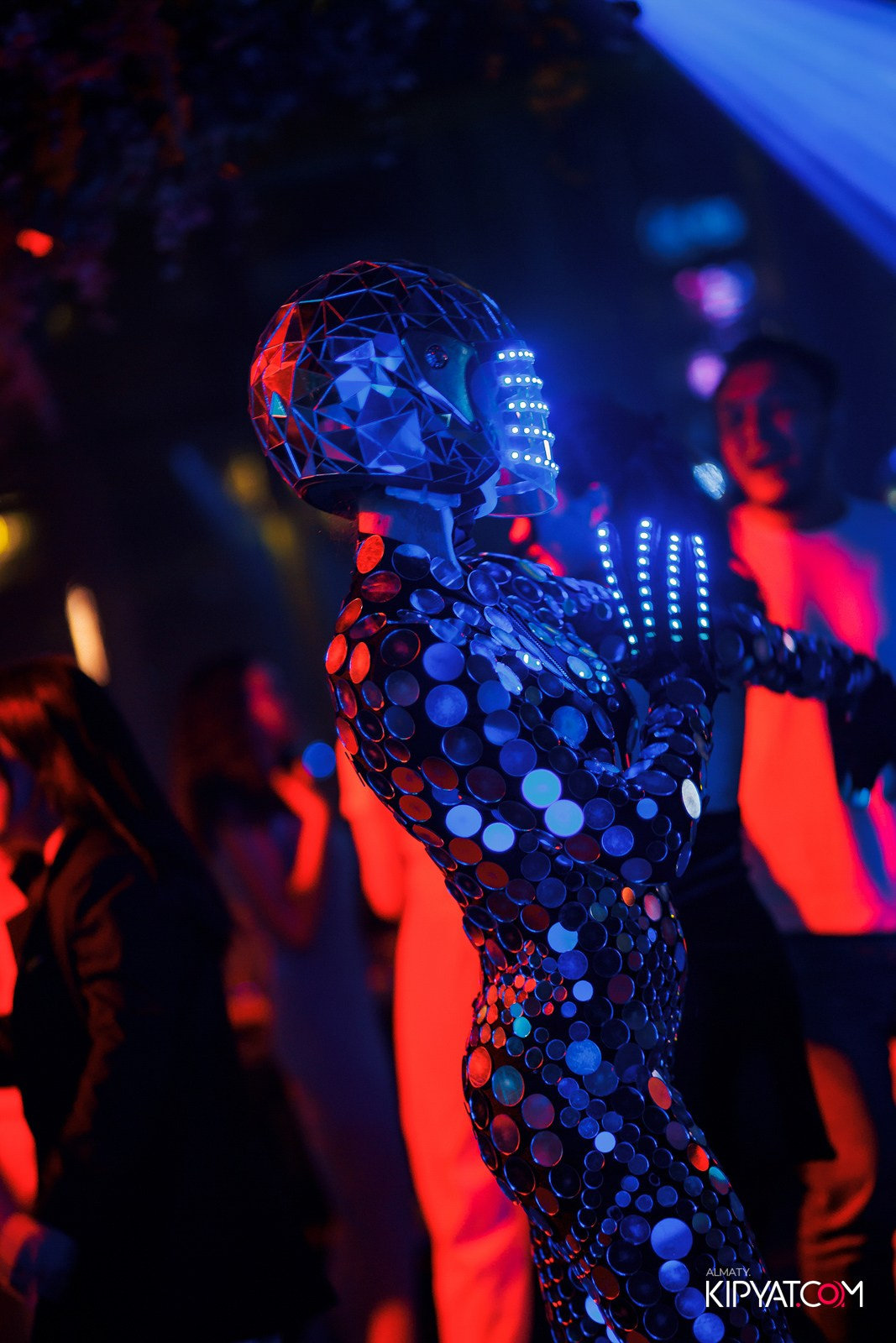 FRIENDS BAR & TERRACE. КИПЯТКОМ АЛМАТЫ!