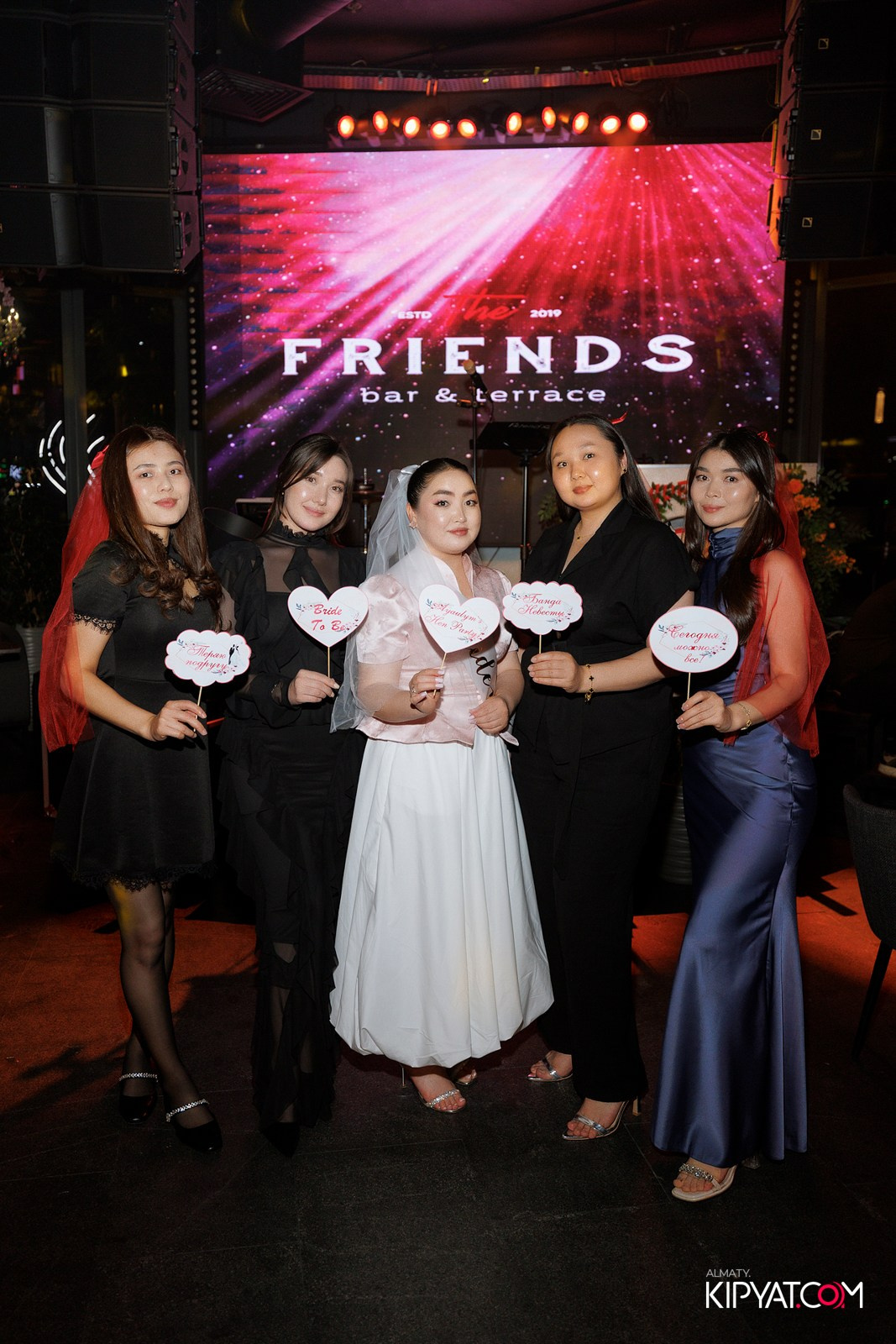 FRIENDS BAR & TERRACE. КИПЯТКОМ АЛМАТЫ! Фотосъемка мероприятий в Алматы