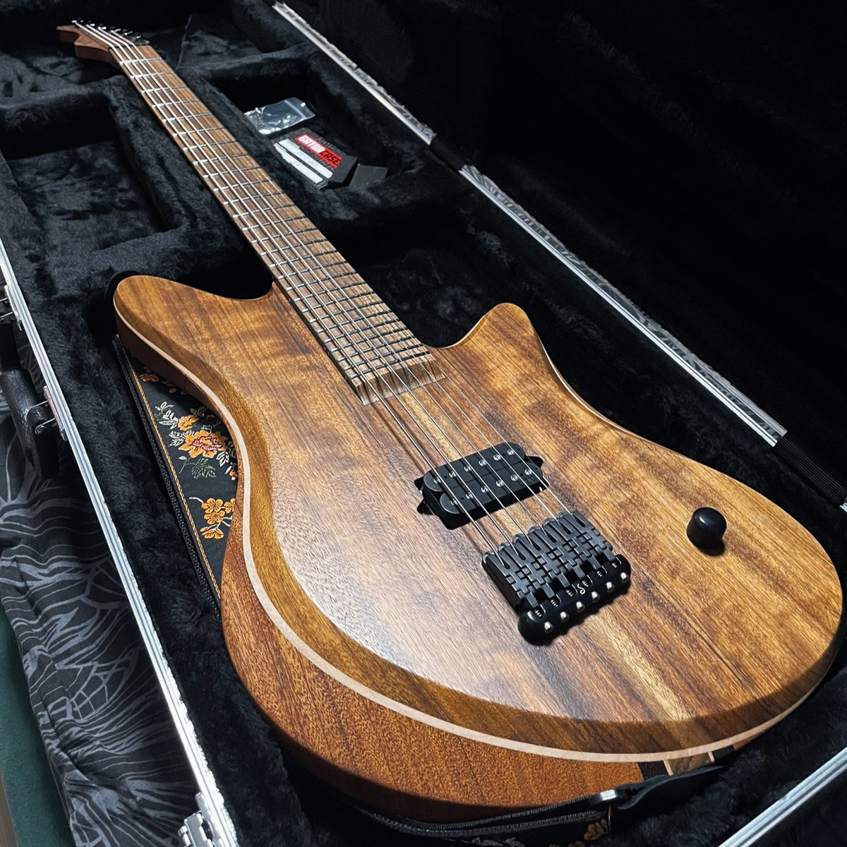 Сomments. Master of making guitars and basses to order