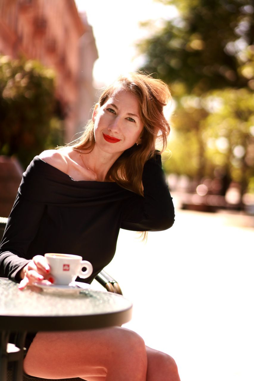 Саша в кафе. Семейный и свадебный фотограф в Минске Юлия Грин