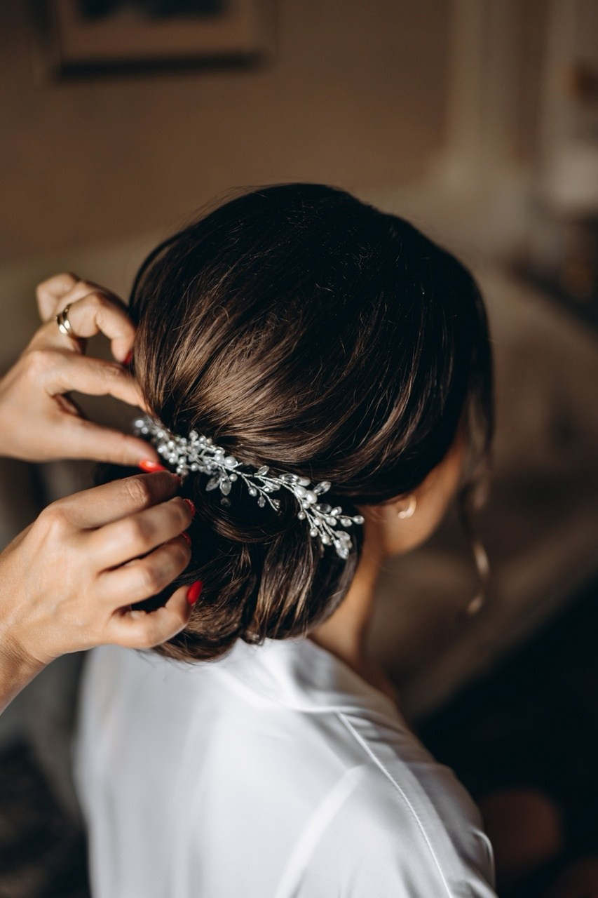 Профессиональный топ стилист по прическам и макияжу