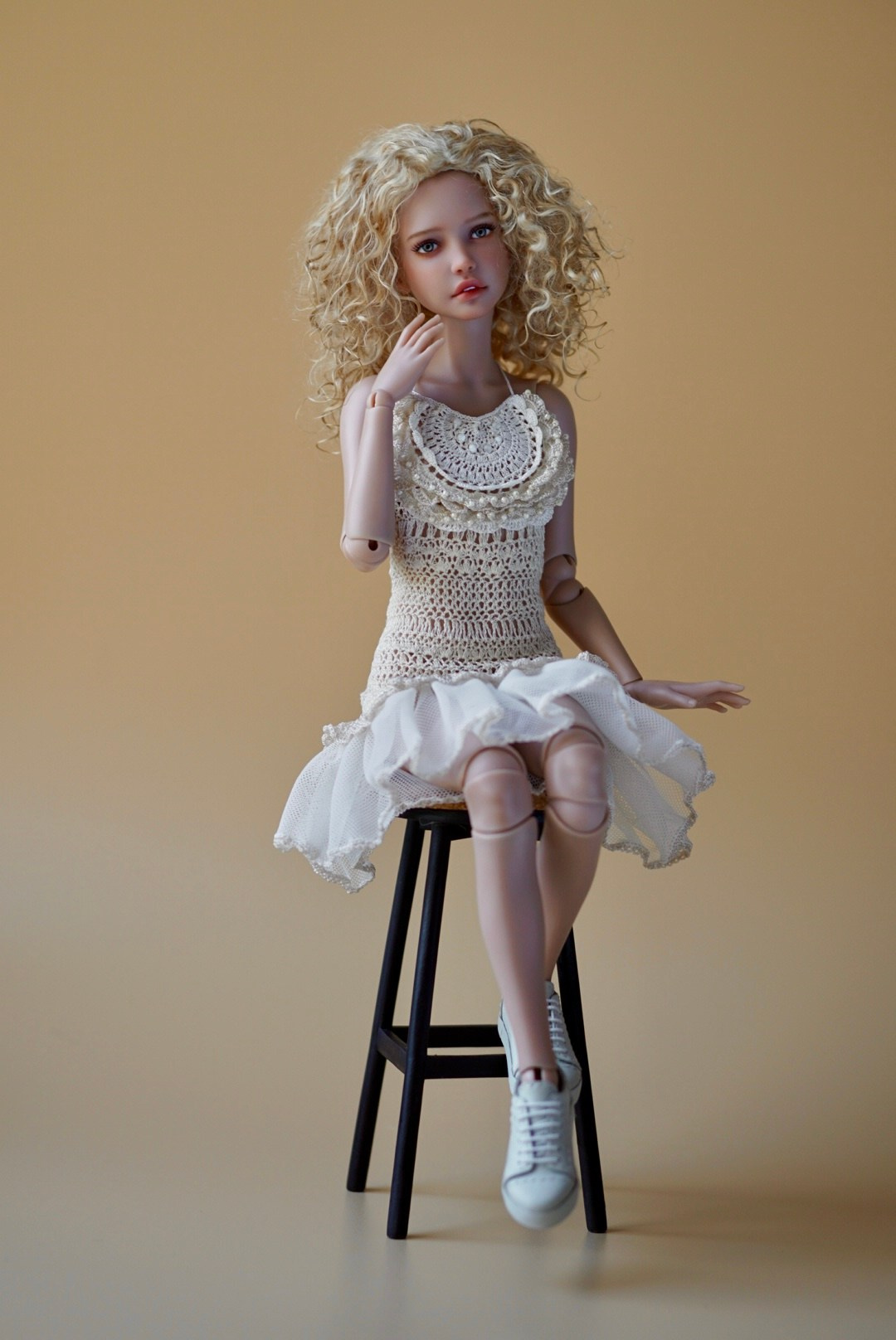 Ombra di seta: вязаное платье с кружевным лифом на кукле BJD tender creation