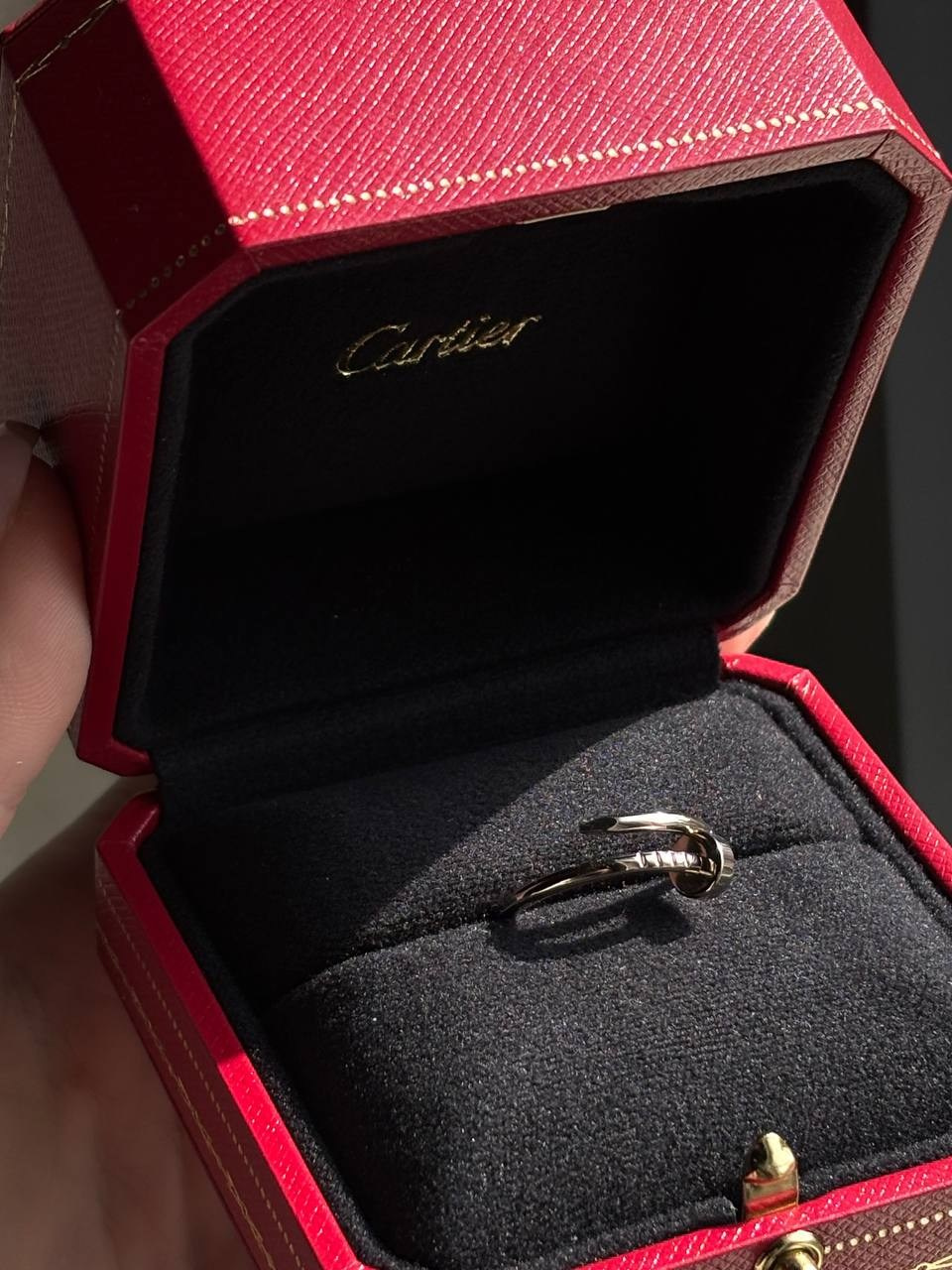 Ювелирные изделия и бижутерия