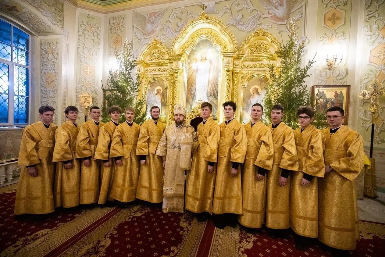 Благочинный Северо-Западного округа принял участие в Архиерейском Богослужении в Покровском соборе. Саратовское Северо-Западное благочиние