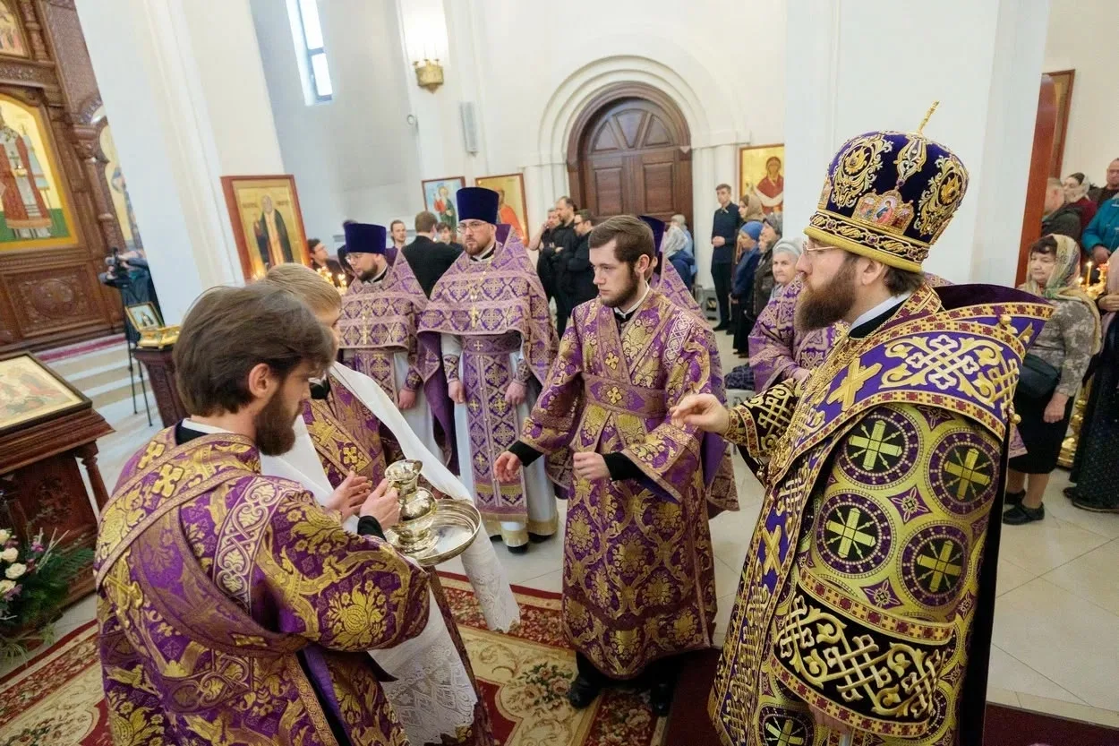 БЛАГОЧИННЫЙ СЕВЕРО-ЗАПАДНОГО ОКРУГА ПРИНЯЛ УЧАСТИЕ В АРХИЕРЕЙСКОМ БОГОСЛУЖЕНИМ В ХРАМЕ СВЯТИТЕЛЯ ТИХОНА ЗАДОНСКОГО. Саратовское Северо-Западное благочиние