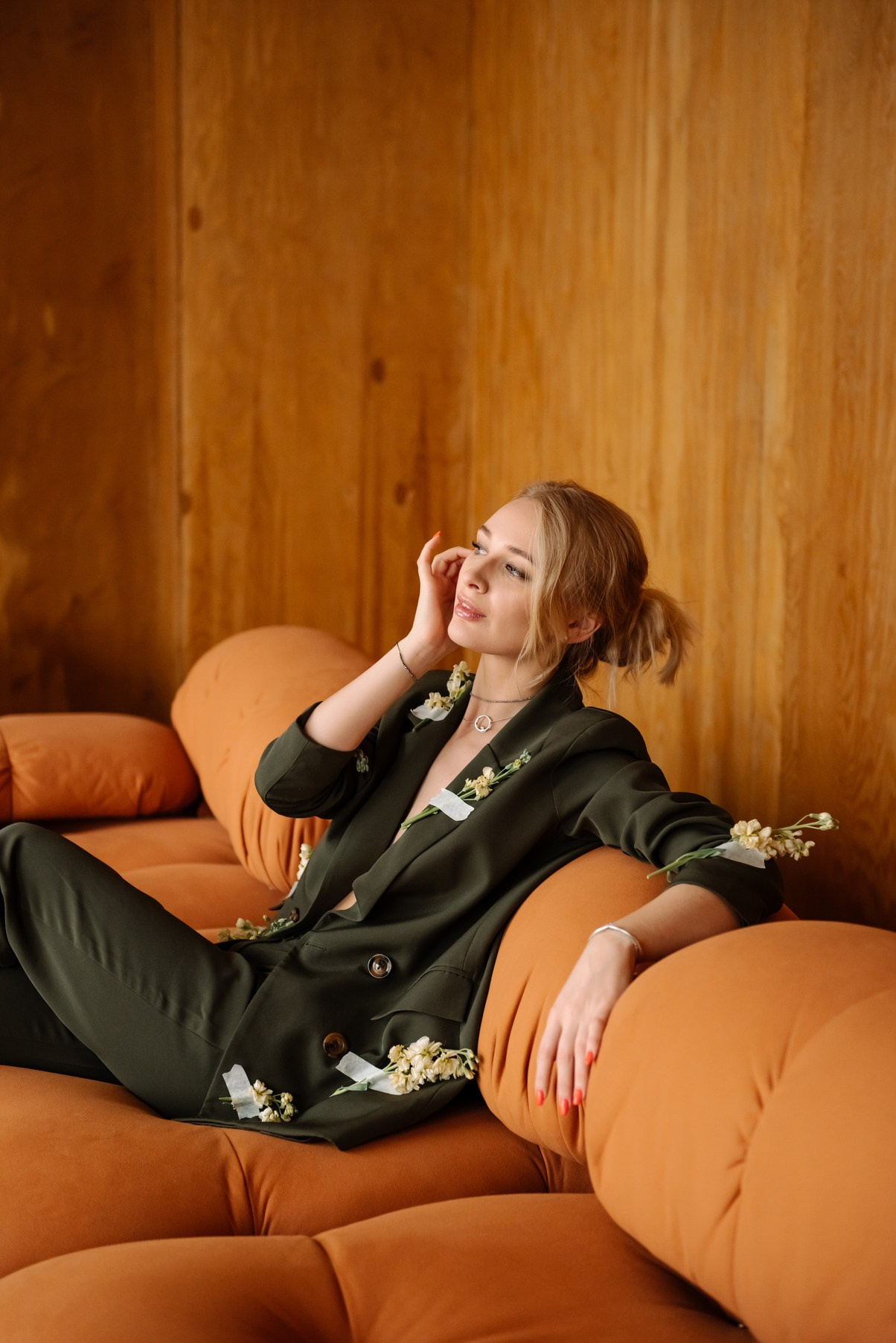 Индивидуальная. Деловой образ с цветами. Свадебный и сеейный фотограф в Санкт-Петербурге Елена Худякова