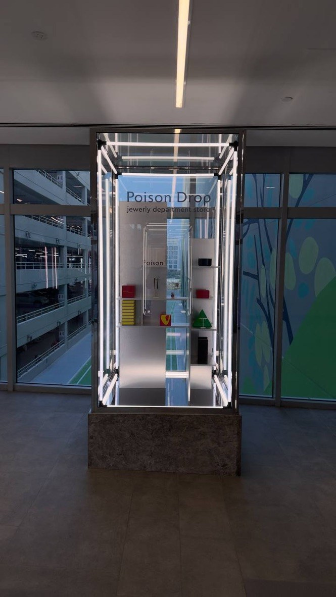 Poison Drop pop up in Dubai Hills. Naya Novikova set designer portfolio