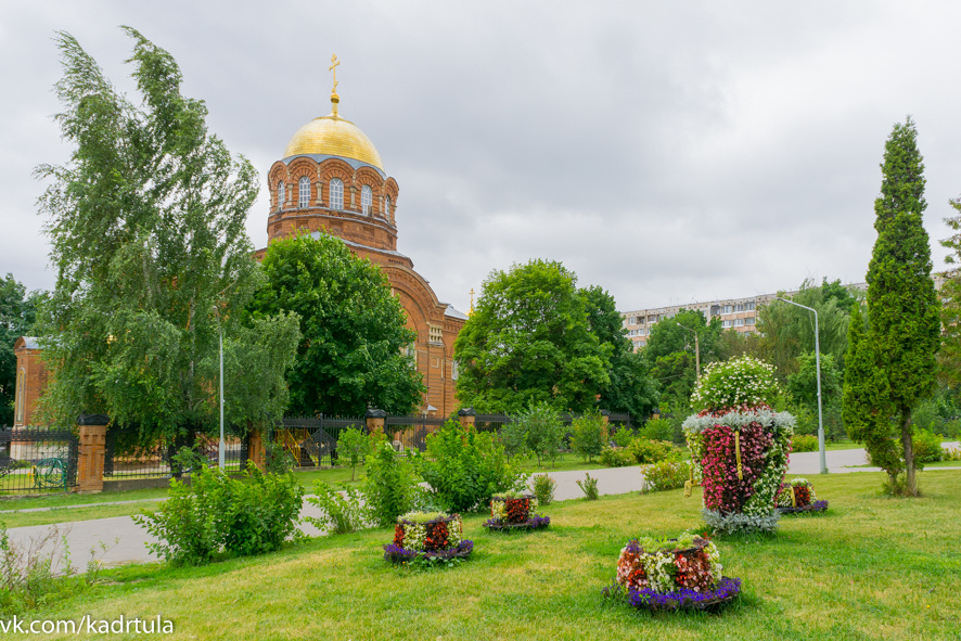 Тульское чаепитие, сквер возле Церкви Сергия Радонежского у Московской заставы. Фотограф в Туле Крупский АнДРей. Фотостудия «КАДР71» в Туле