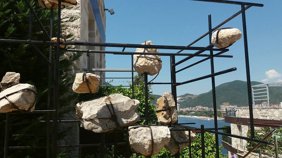 Левитация / Черногория / Будва / Dukley Gasrdens/ 2018. Художник — скульптор Антонина Фатхуллина