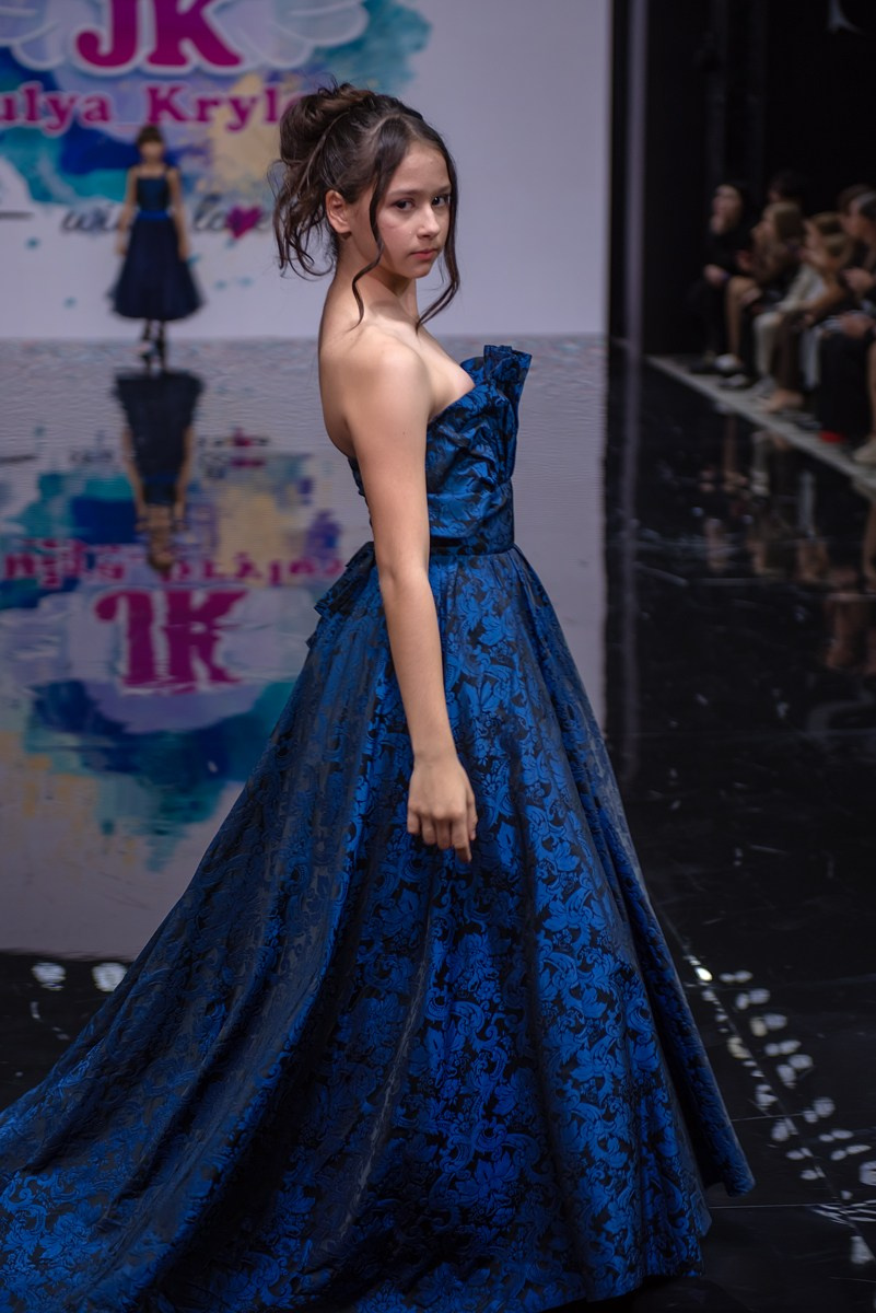 SochiFashionWeek2024 дизайнер Юлия Крылова. Семейный и коммерческий фотограф в Сочи Александр Бодунов
