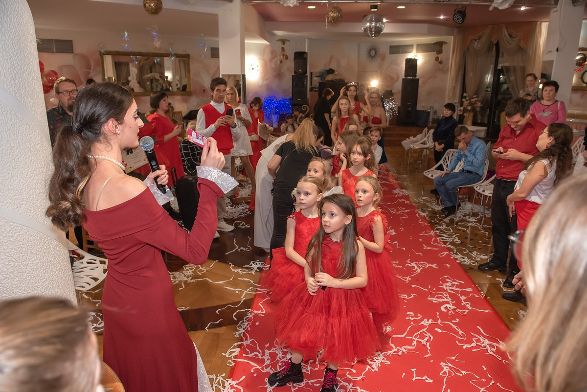 Выпускной в детской школе моделей HAPPYkids 2024. Семейный и коммерческий фотограф в Сочи Александр Бодунов