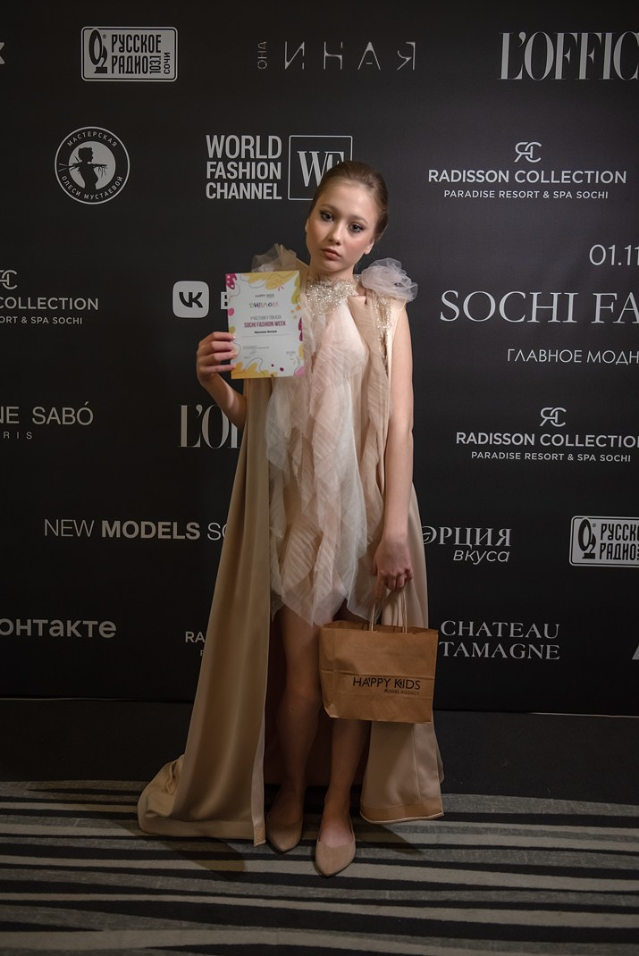 SochiFashionWeek2024 дизайнер Анохина Светлана. Семейный и коммерческий фотограф в Сочи Александр Бодунов