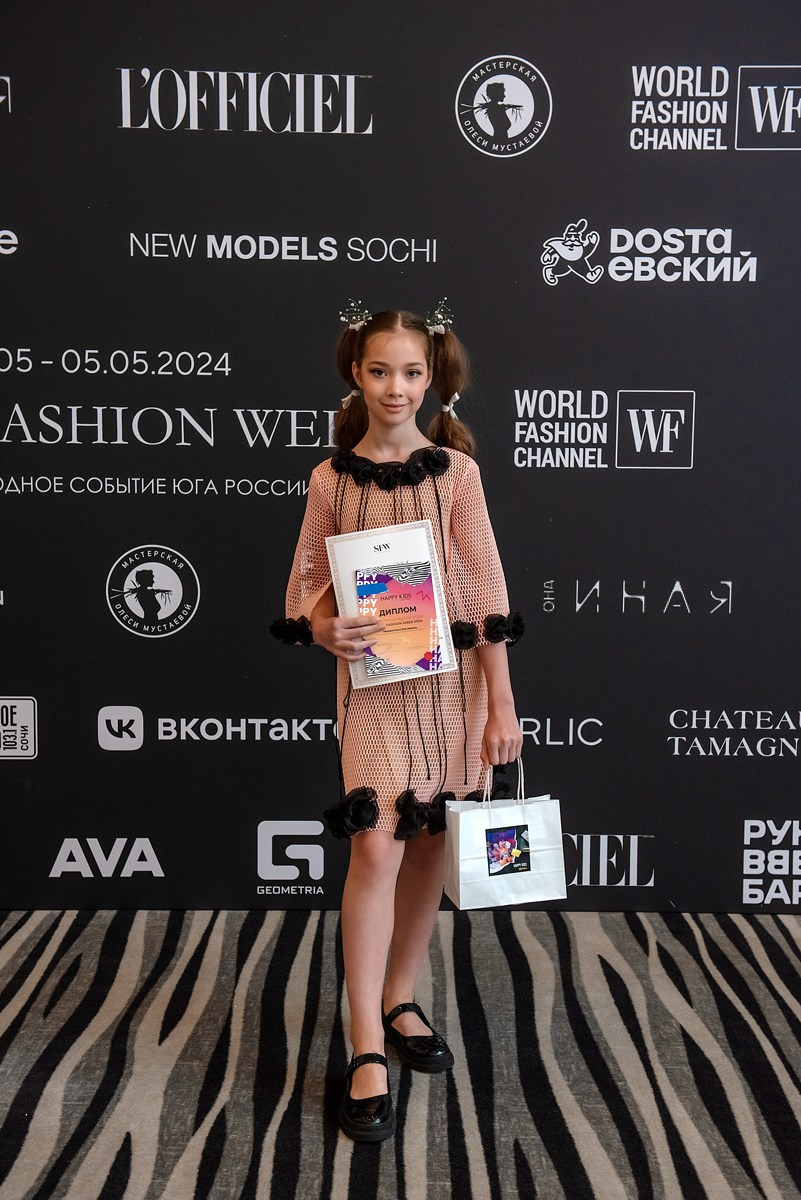 SochiFashionWeek2024 дизайнер Анохина. Семейный и коммерческий фотограф в Сочи Александр Бодунов