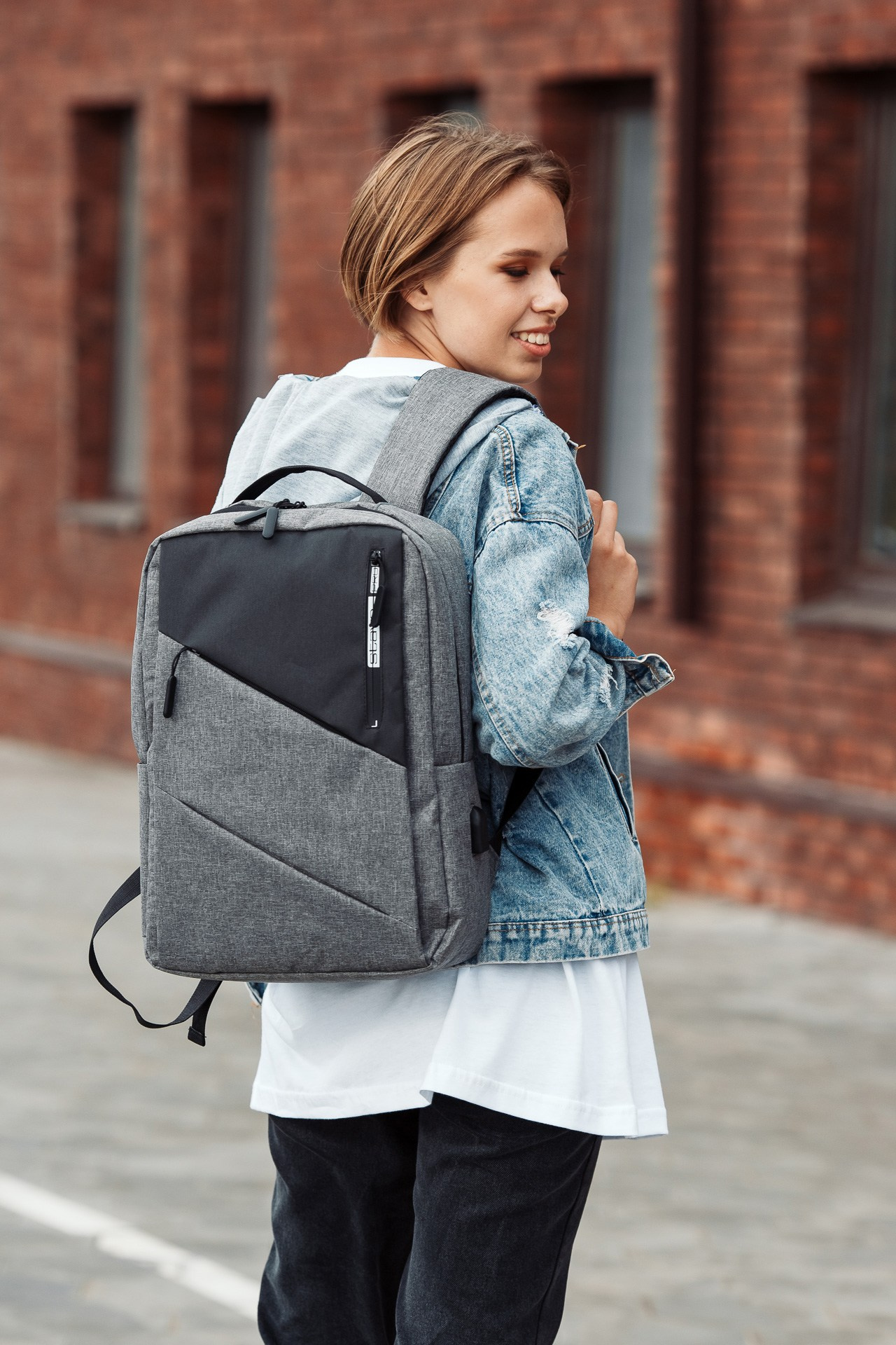 WB OZON Рюкзаки. Фотосъёмка для бизнеса — предметное фото, репортаж с мероприятий, портреты людей, съёмка интерьера и экстерьера