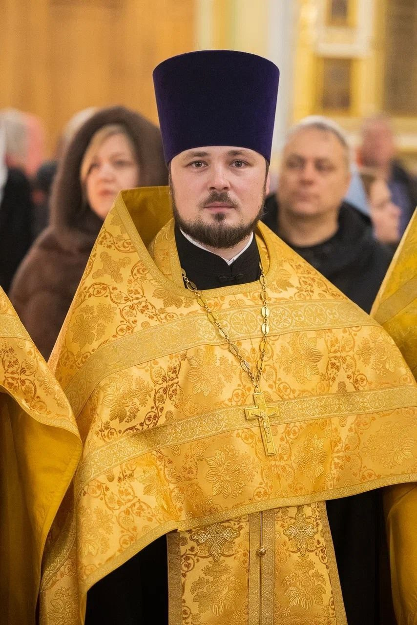 Благочинный Северо-Западного округа принял участие в Архиерейском Богослужении в Покровском соборе. Саратовское Северо-Западное благочиние