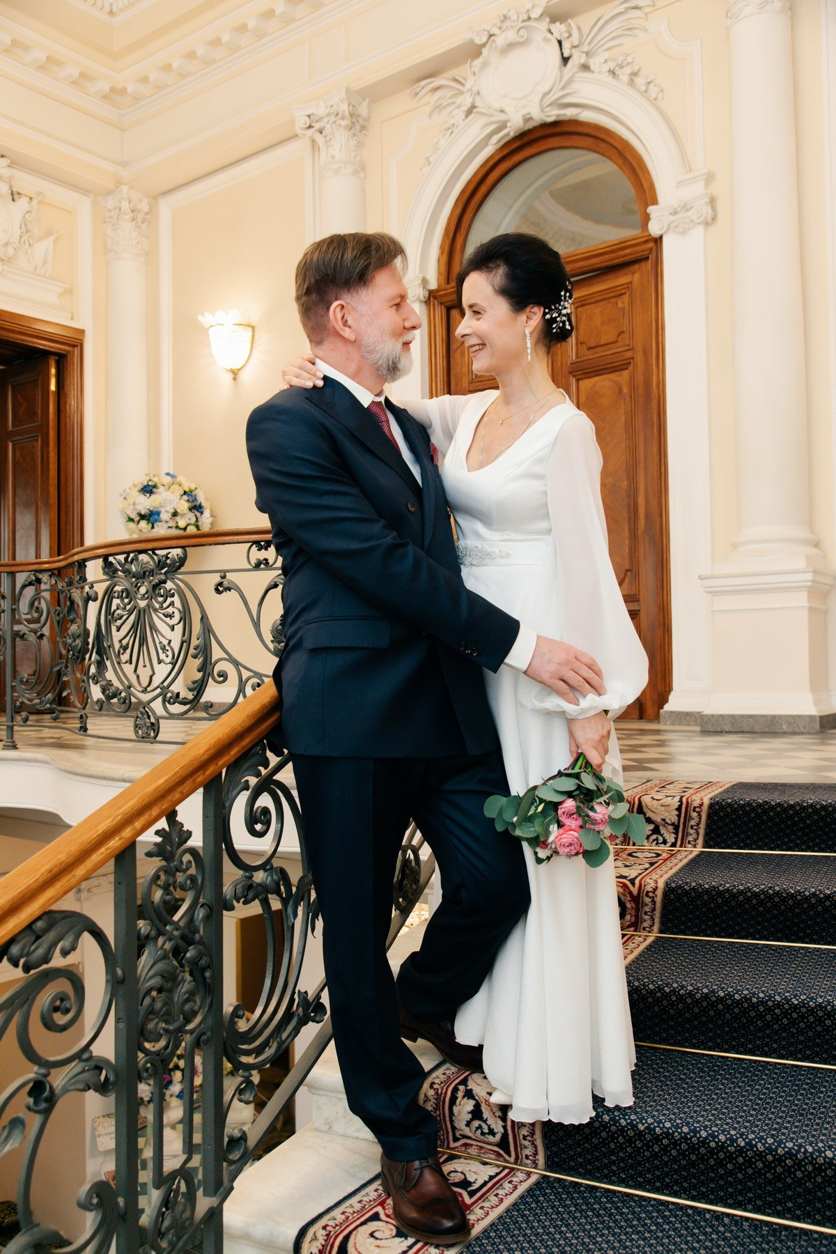 Свадебная регистрация во 2-м дворце бракосочетания. Фотограф крещение венчание в Петербурге! Помогает подобрать храм и посоветовал душевного батюшку в СПб