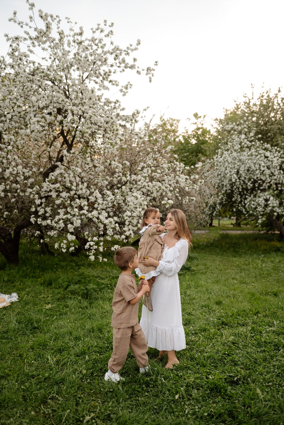 Фотосессия в яблонях. Свадебный и семейный фотограф в Санкт-Петербурге Елена Худякова