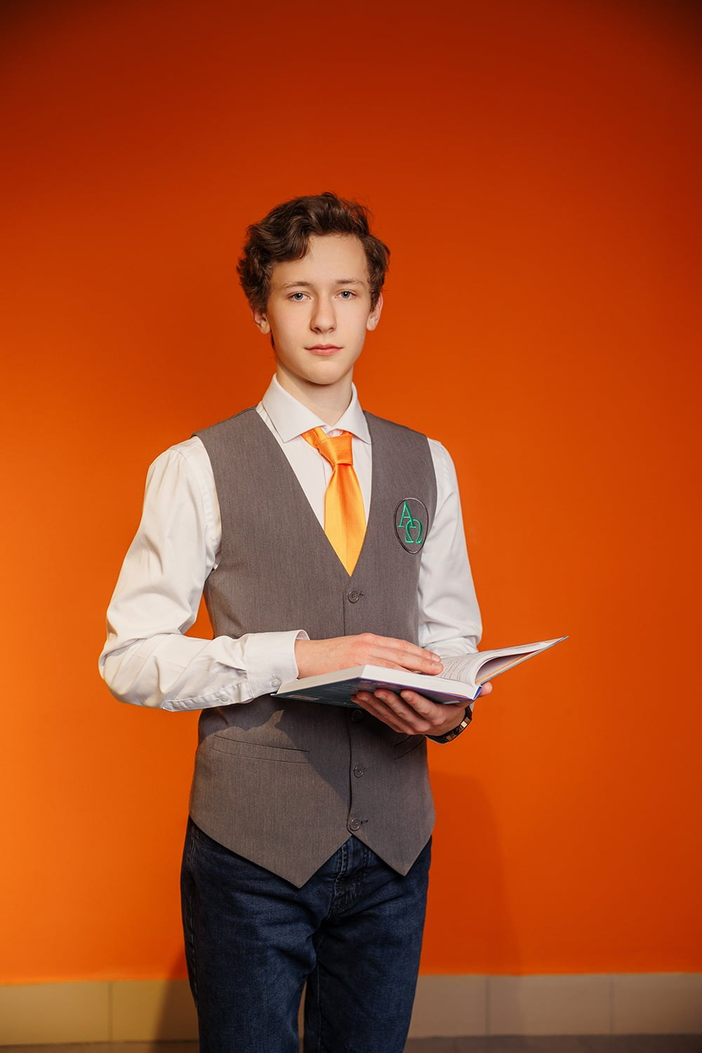Выпускные альбомы для 9 класса: съёмка в школе и на улице. СИГМА | Студия выпускных альбомов Красноярск