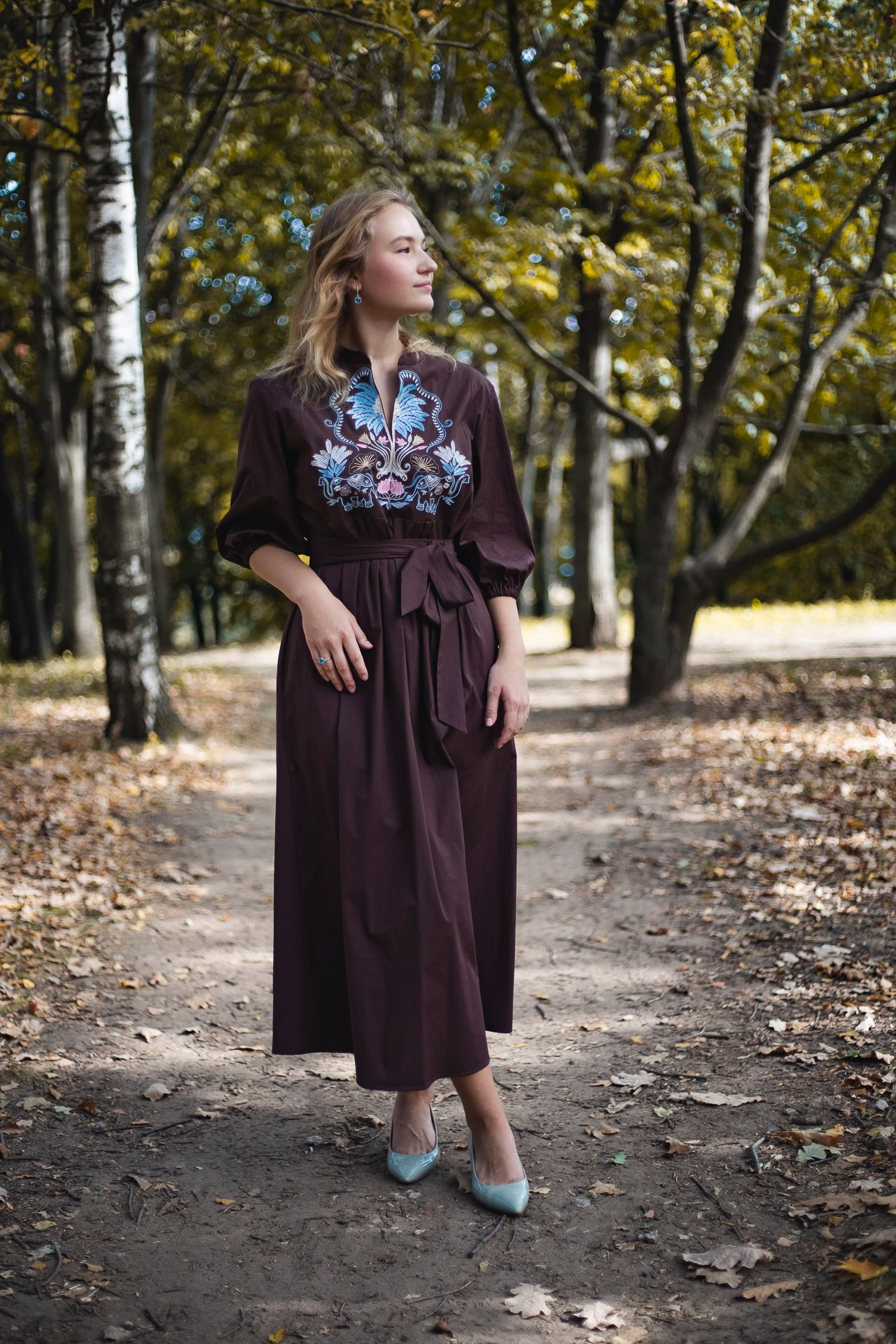 В осеннем лесу.