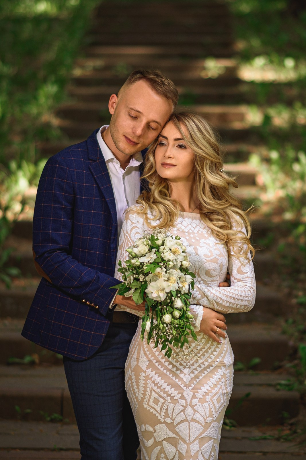 Свадебная фотосессия. Компания и фотошкола по созданию контента в Москве