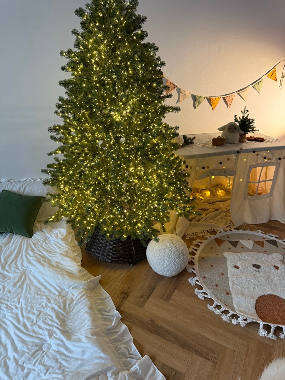 Новогодние декорации в зале AURA. AURA Фотостудия в Нижнем Новгороде