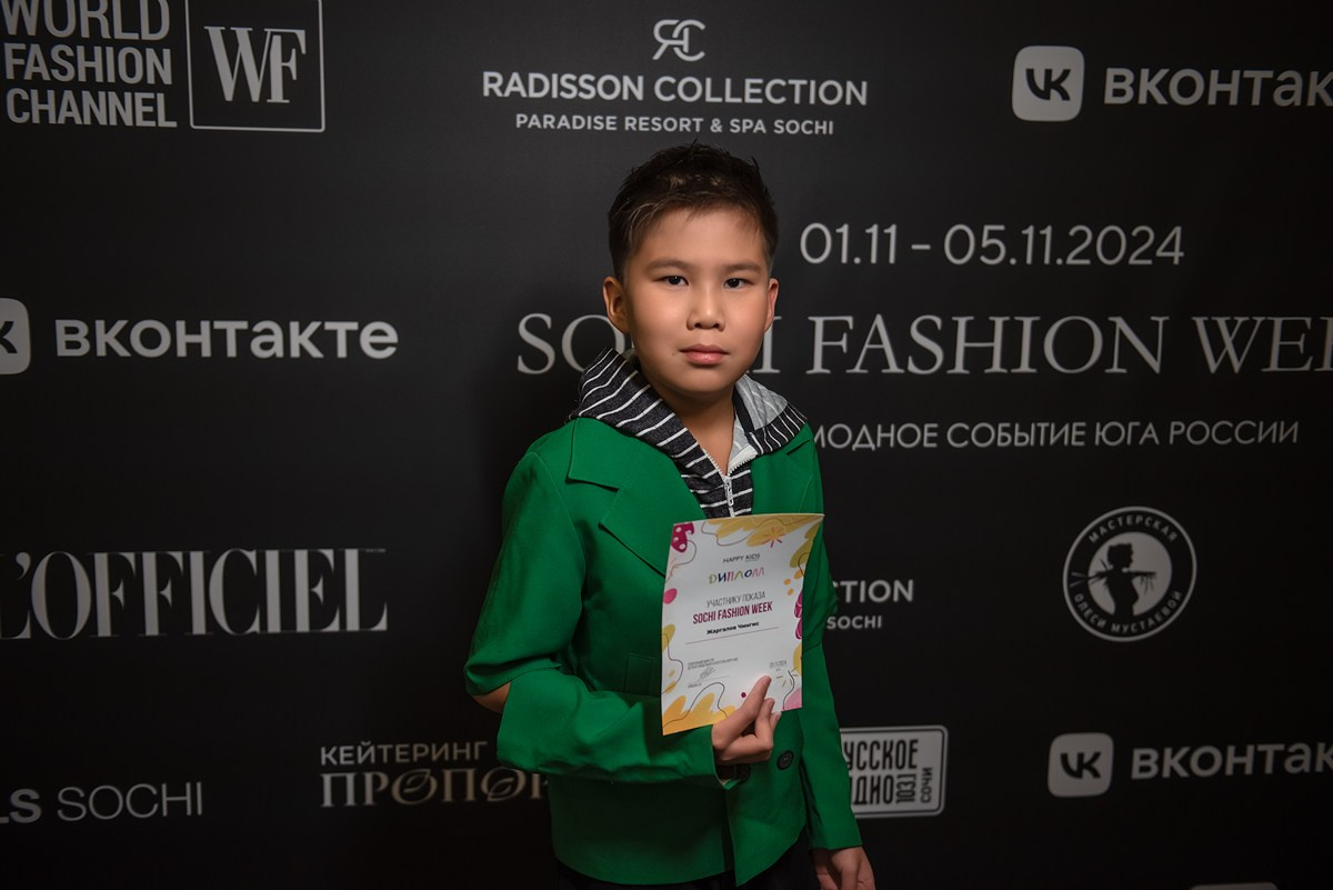 SochiFashionWeek2024 дизайнер Анохина Светлана. Семейный и коммерческий фотограф в Сочи Александр Бодунов