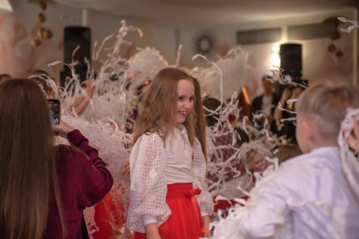 Выпускной в детской школе моделей HAPPYkids 2024. Семейный и коммерческий фотограф в Сочи Александр Бодунов