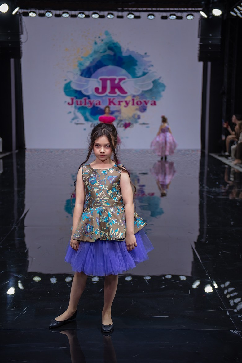 SochiFashionWeek2024 дизайнер Юлия Крылова. Семейный и коммерческий фотограф в Сочи Александр Бодунов