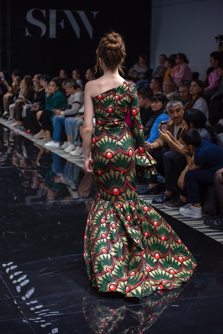 SochiFashionWeek2024 дизайнер Юлия Крылова. Семейный и коммерческий фотограф в Сочи Александр Бодунов