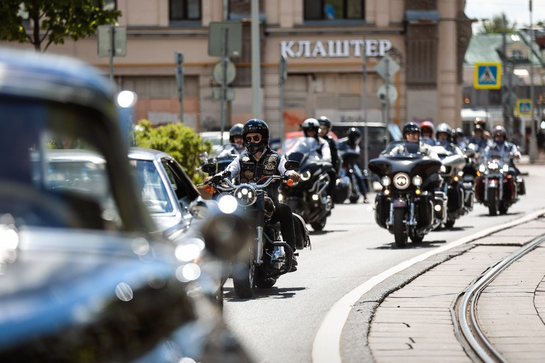 Свадьба байкеров в ресторане «Дворянское гнездо». Kirillova Studio — мастерская декора и событий Юли Кирилловой