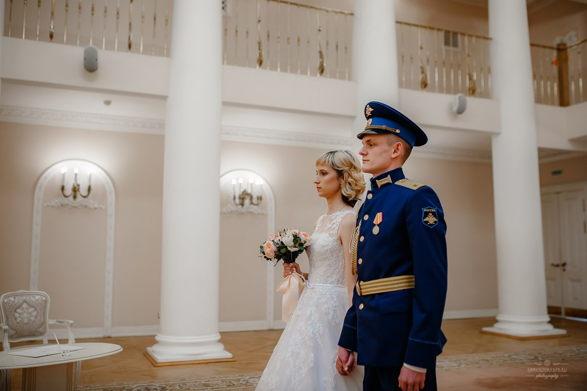 Свадебная фотосессия в ЗАГСе. Свадебный фотограф в Санкт-Петербурге Антон Владимиров