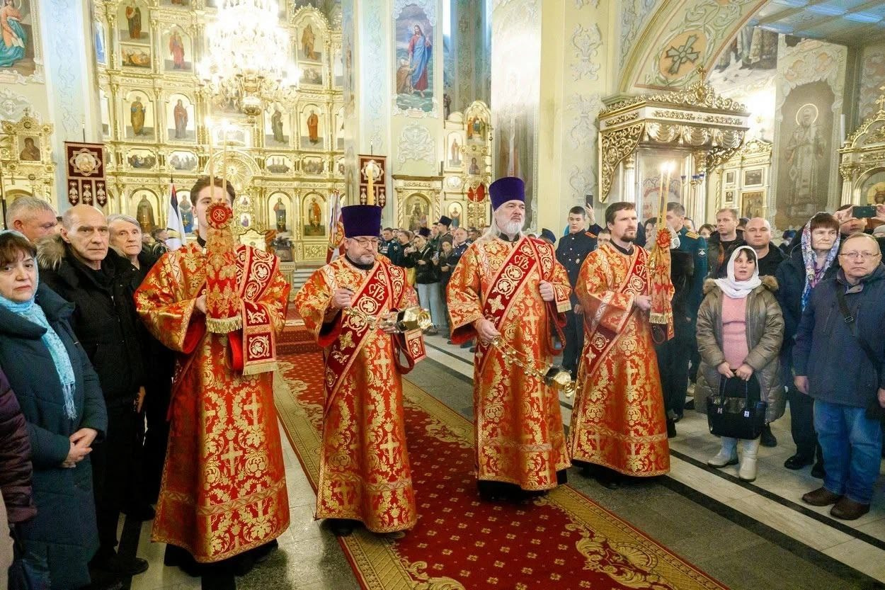 Благочинный Северо-Западного округа принял участие в Архиерейском Богослужении в соборе Покрова Пресвятой Богородицы. Саратовское Северо-Западное благочиние