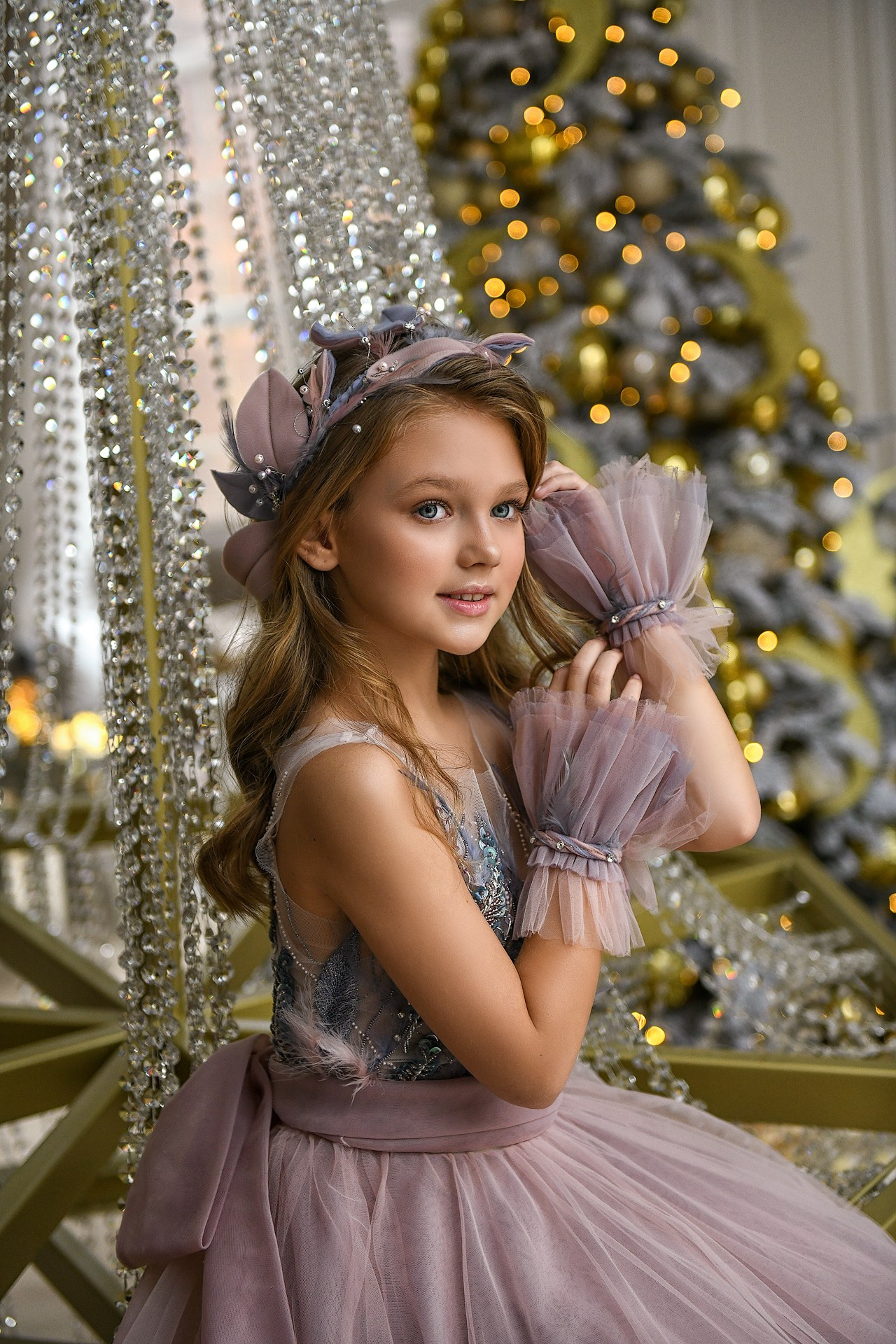 Новогодний эльф София. Студия Famous. Портретный и контент фотограф в Воронеже Елена Николайчик