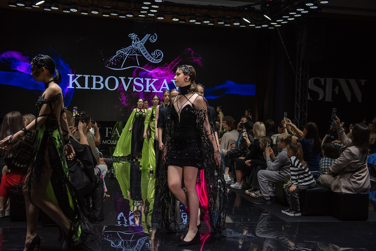 SochiFashionWeek2024 дизайнер Кибовская. Семейный и коммерческий фотограф в Сочи Александр Бодунов