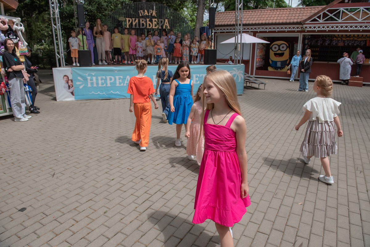 Парк Ривьера дефиле HAPPYkids. Семейный и коммерческий фотограф в Сочи Александр Бодунов