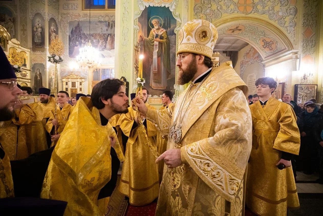 Благочинный Северо-Западного округа принял участие в Архиерейском Богослужении в Покровском соборе. Саратовское Северо-Западное благочиние