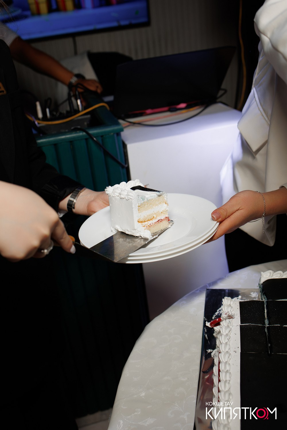 ШАШЛЫЧНЫЙ ДВОР. КИПЯТКОМ КОКШЕТАУ