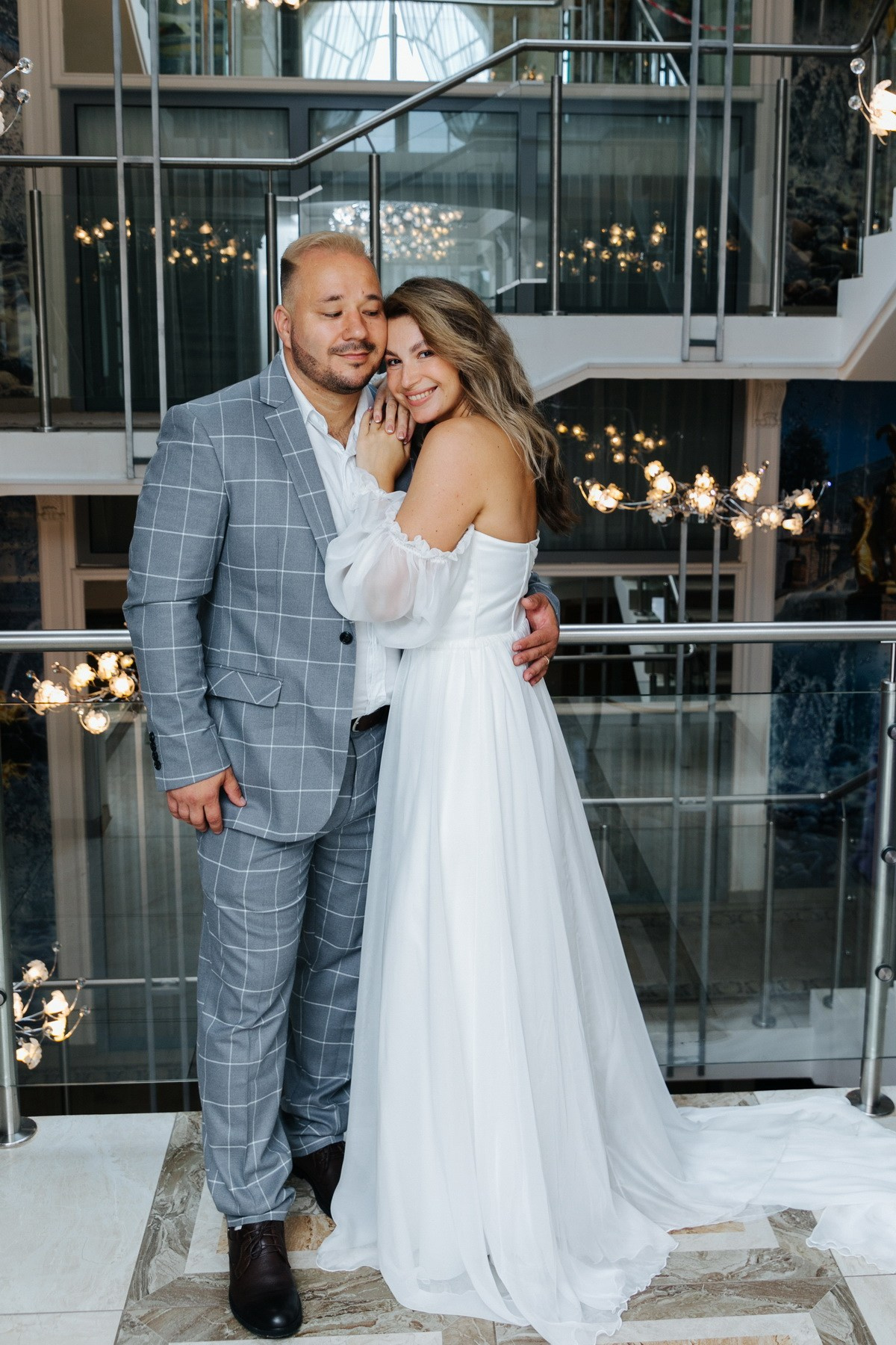 Свадебная регистрация и микропрогулка в Петергофе. Фотограф крещение венчание в Петербурге! Помогает подобрать храм и посоветовал душевного батюшку в СПб