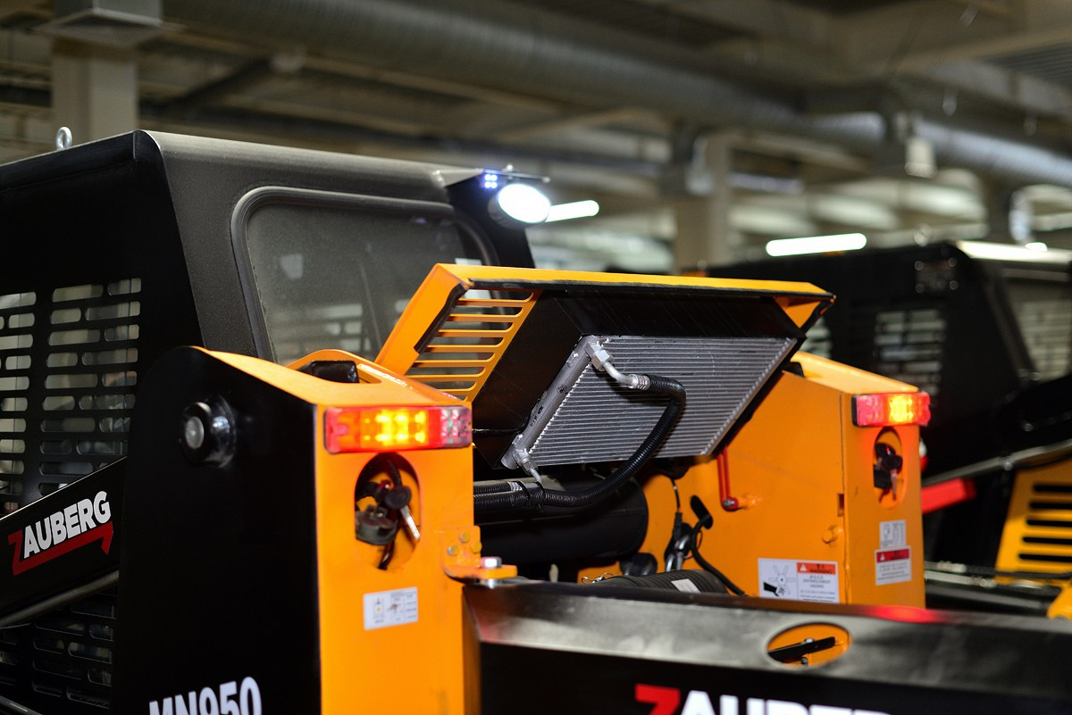 Центр технического обслуживания. Фотограф Сергей Сергеев