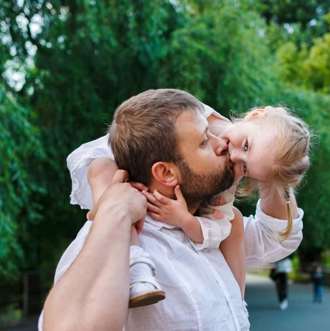 Наш папа не любит фотографироваться