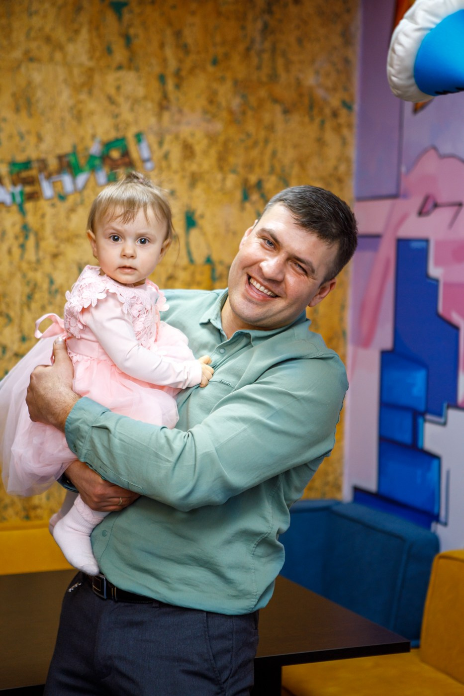 Софья 1 годик. Детская комната «Локо мотив» Волжский. Фотографы в городе Волгограде — Людмила Агеева и Алексей Околелов