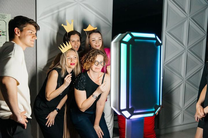 Фото-видео стойка Миксап (фотобудка нового поколения). Инсталаб Краснодар фото и видео интерактивы на ваше мероприятие