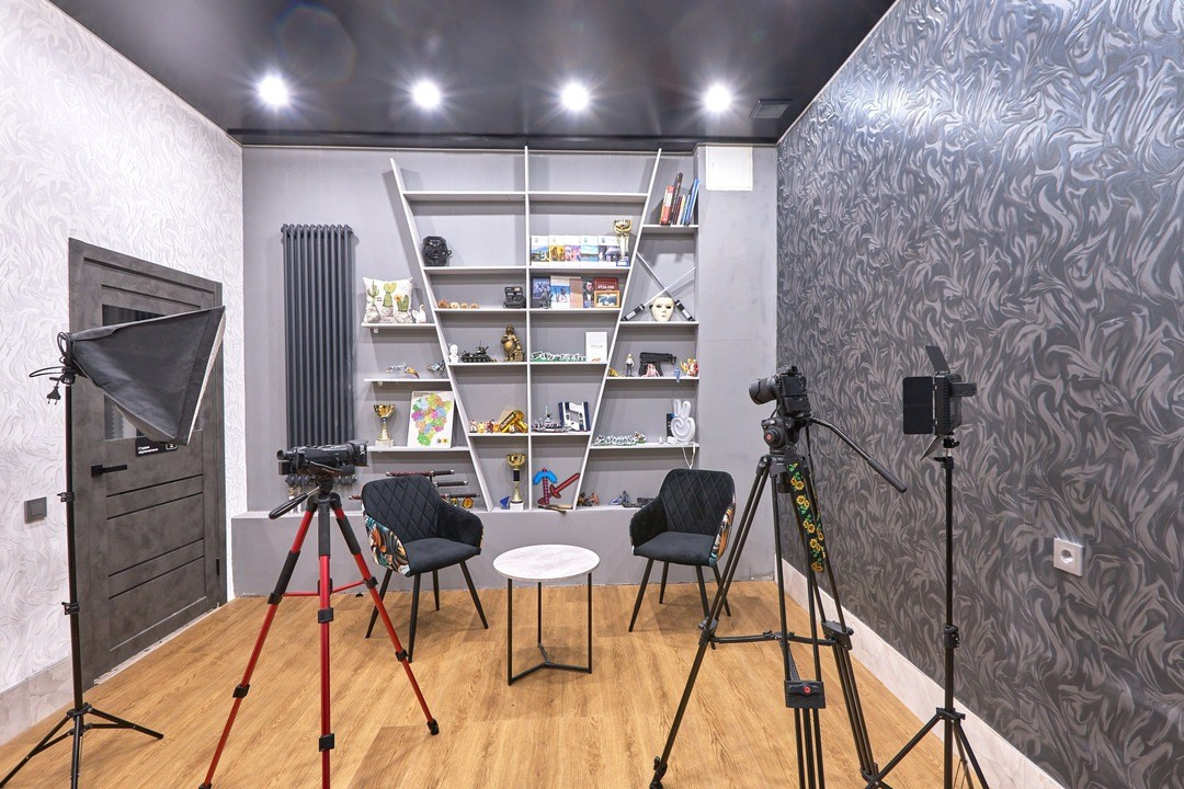 Видеостудия в Ярославле — запись подкастов, съёмка сюжетов | The One. Фото и видеосъёмка в Ярославле | Студия The One — от 2500 ₽/час