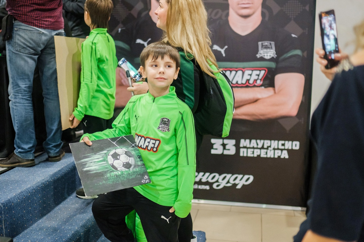 Автограф сессия ФК «Краснодар». Фотограф Саид Дакаев г. Краснодар