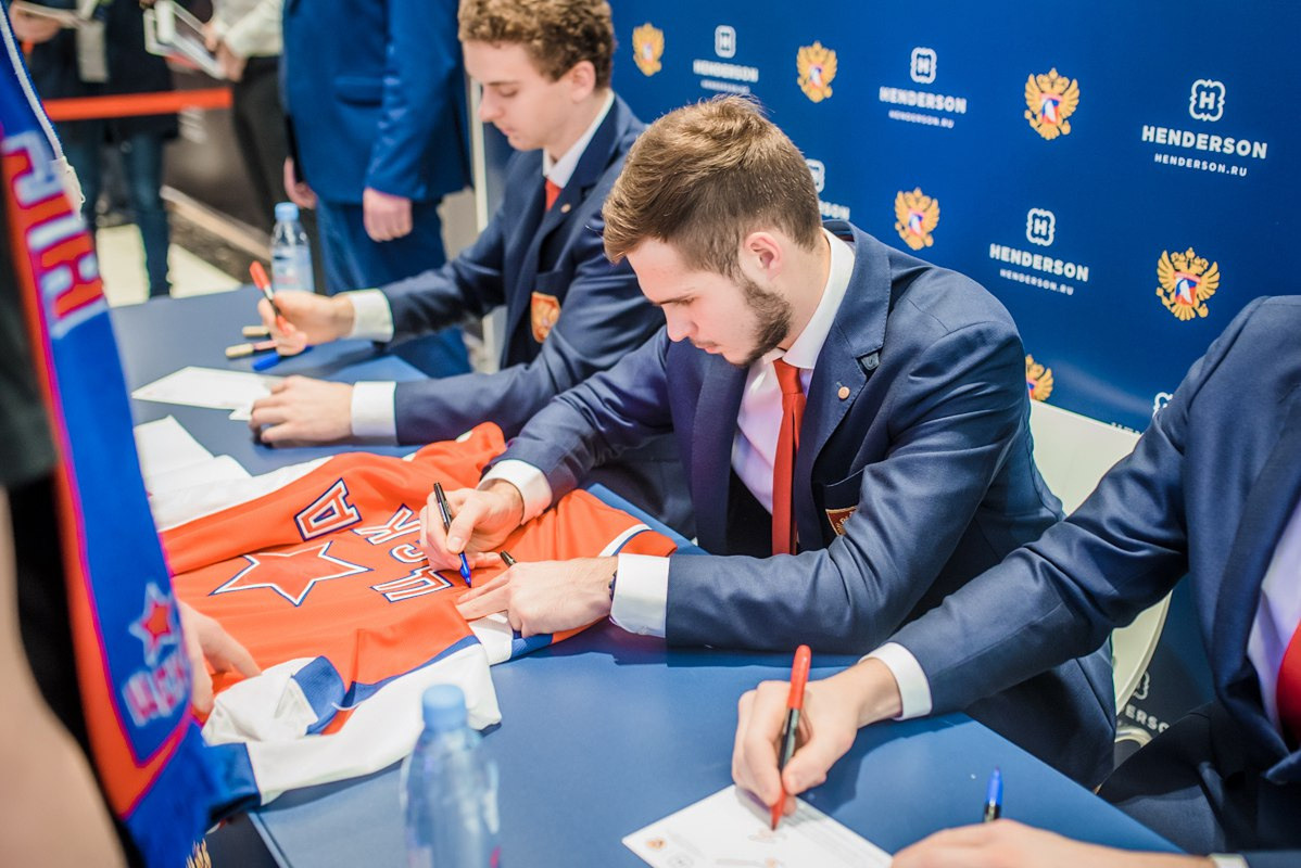 Автограф сессия игроков сборной России по хоккею. Фотограф Саид Дакаев г. Краснодар