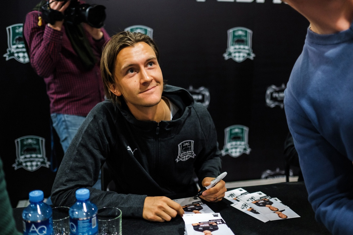 Автограф сессия ФК «Краснодар». Фотограф Саид Дакаев г. Краснодар