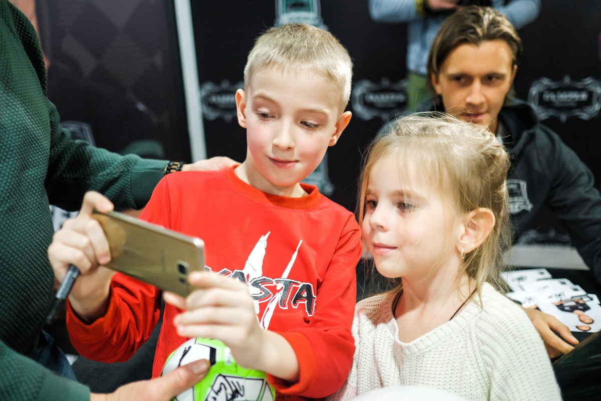 Автограф сессия ФК «Краснодар». Фотограф Саид Дакаев г. Краснодар